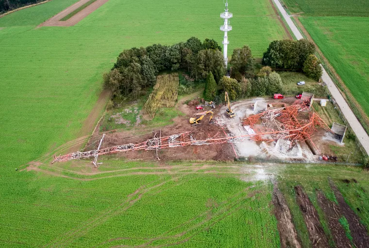 Nonet : démolition à l'explosif d'une antenne de l'OTAN