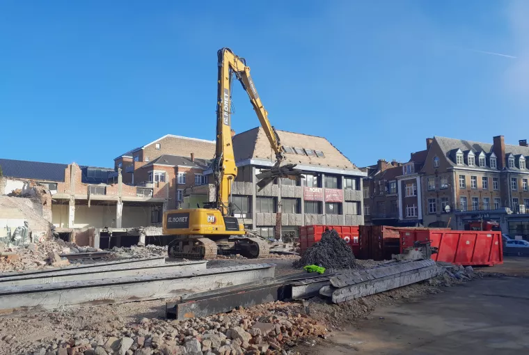 Nonet mène la démolition de l'ancienne banque Fortis à Namur