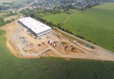 Yvoir - Construction de la nouvelle chaîne d'embouteillage de la Brasserie du Bocq