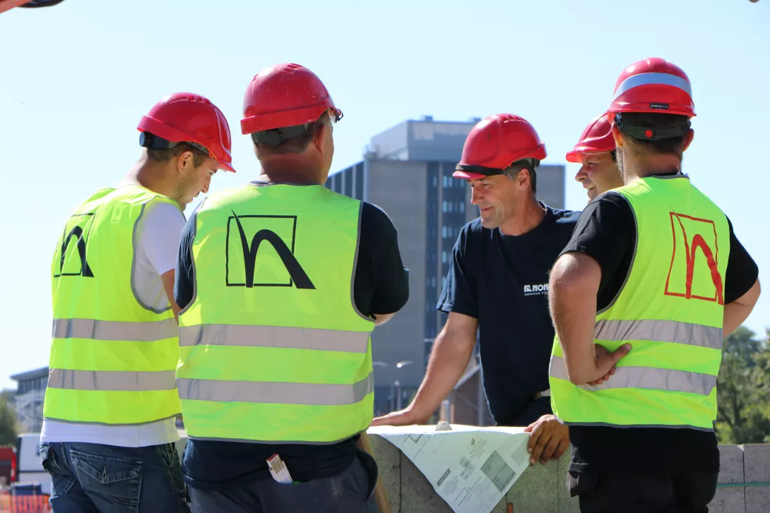 Nonet equipe groupe chantier reunion plan Saint-Luc Bouge