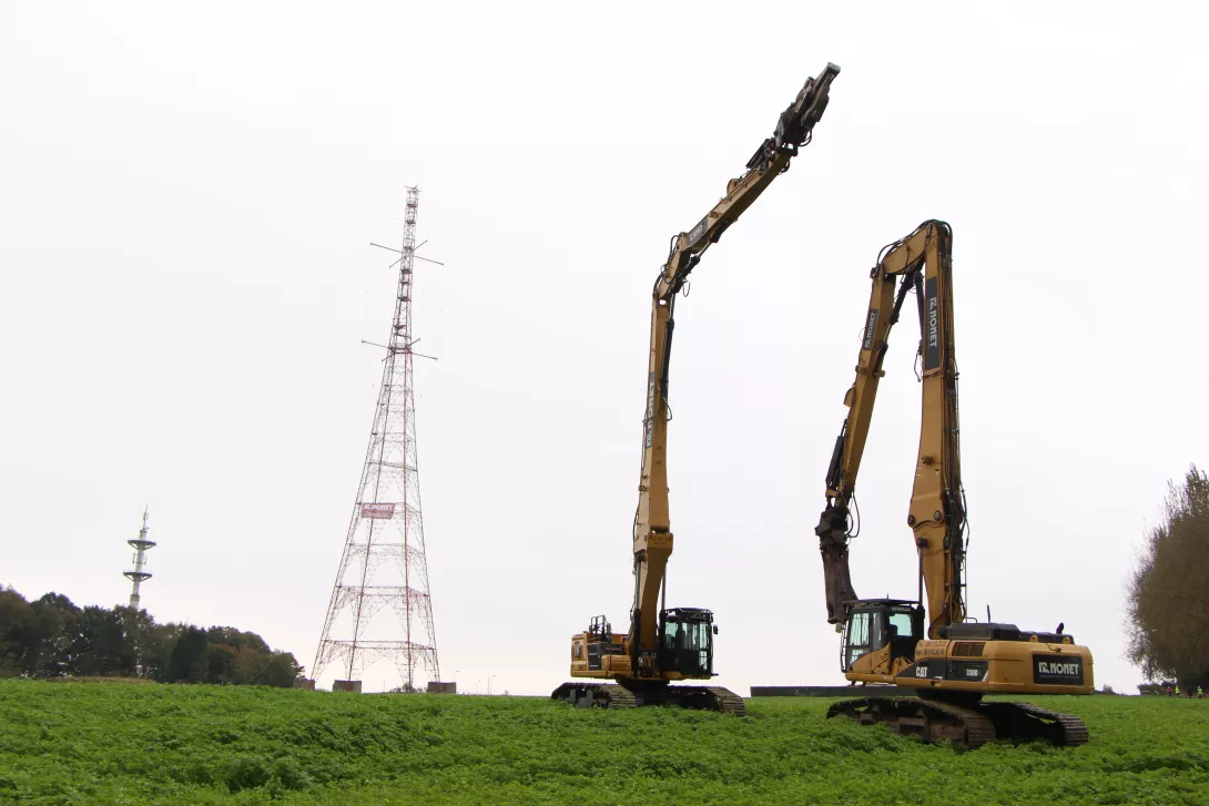 nonet_demolition_explosif_otan_antenne_court-saint-etienne_grues.jpg